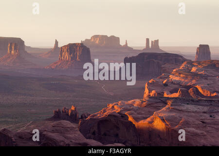 USA, Arizona, malerischen Blick auf das Monument Valley von The Hunt Mesa, erstaunlich, amerikanischen Südwesten Landschaft. Stockfoto
