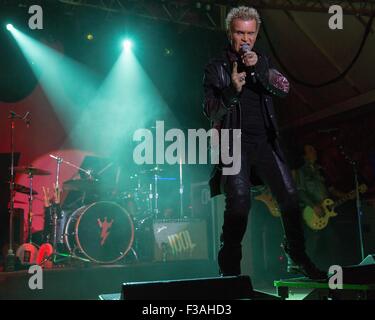 Austin, Texas, USA. 1. Oktober 2015. Sänger BILLY IDOL tritt während einer Austin City Limits Aftershow bei Stubbs in Austin, Texas © Daniel DeSlover/ZUMA Draht/Alamy Live News Stockfoto