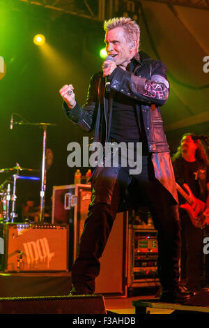 Austin, Texas, USA. 1. Oktober 2015. Sänger BILLY IDOL tritt während einer Austin City Limits Aftershow bei Stubbs in Austin, Texas © Daniel DeSlover/ZUMA Draht/Alamy Live News Stockfoto