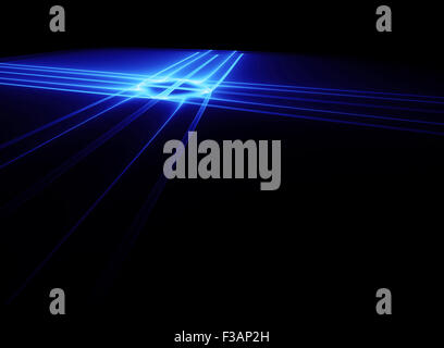 Blaue Laserstrahlen auf schwarzem Hintergrund Stockfoto