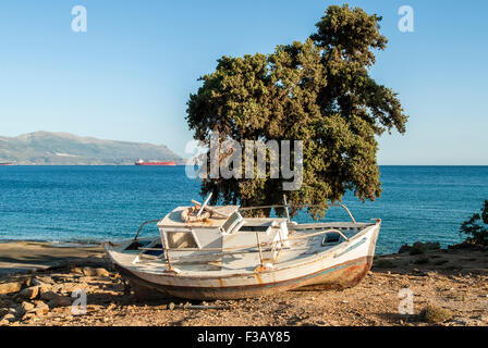 Traditionellen hölzernen Fischerboot in Peloponnes, Griechenland Stockfoto