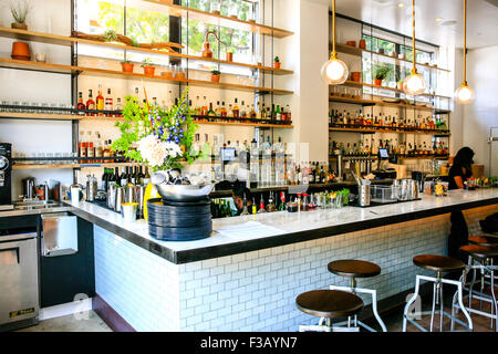 In der trendigen Restaurant Santa Monica - Cassia Stunden vor ihrer Premiere Stockfoto