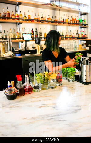 In der trendigen Restaurant Santa Monica - Cassia Stunden vor ihrer Premiere Stockfoto