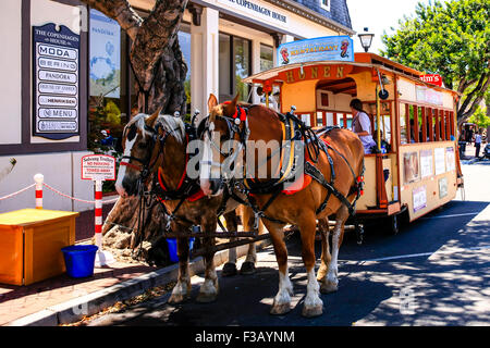 19. Jahrhundert dänische Street Car, nimmt die Pferdekutsche Honen Besucher rund um das märchenhafte Dorf Solvang in Santa Ynez v Stockfoto