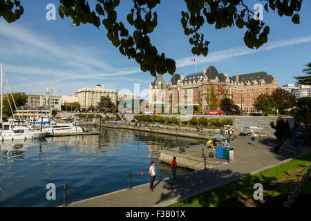 Der innere Hafen in Victoria auf Vancouver Island, British Columbia, Kanada die historische Empress Hotel angezeigt Stockfoto