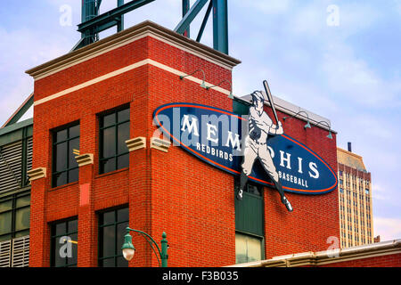 Memphis Redbirds Baseball Overhead Schild an der Wand des Autozone Park Baseballstadion in TN Stockfoto