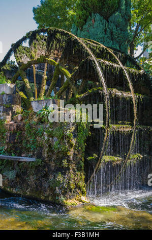 Einer von mehreren Wasserrädern in L'Isle-Sur-la-Sorgue, Frankreich Stockfoto