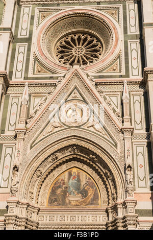 Fassade des Doms, Kuppel der Basilika di Santa Maria del Flore, Il Duomo di Firenze, Florenz, Italien Stockfoto