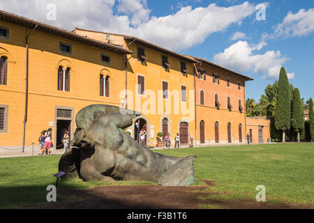 Ikarus Caduto, Icarus gefallen, des polnischen Künstlers Igor Mitoraj, Museo dell'Opera del Duomo, Pisa, Toskana, Italien Stockfoto