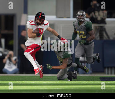 Arlington, Texas, USA. 3. Oktober 2015. Texas Tech Red Raiders Wide Receiver Zach Austin #19 während der NCAA Football-Spiel zwischen der Baylor Bears und die Texas Tech Red Raiders im AT&T Stadium in Arlington, Texas. JP Weber/Cal Sport Media/Alamy Live-Nachrichten Stockfoto