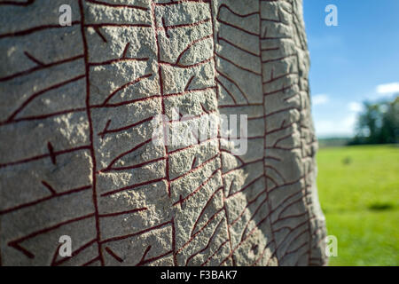 Die längste bekannte Runen Inschrift in Stein von Wikingern - The Rök Runenstein aus dem 9. Jahrhundert Features geschrieben. Stockfoto