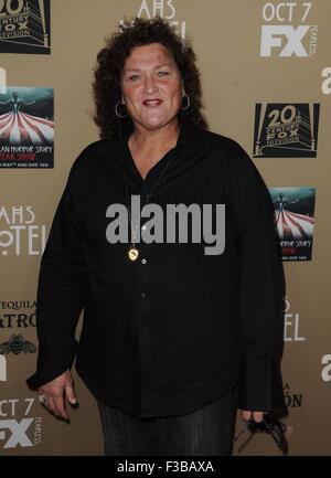 Los Angeles, CA, USA. 3. Oktober 2015. Marie Jones bei der Ankunft für AMERICAN HORROR STORY dot: HOTEL Saison-Premiere, Regal Kinos L.A. LIVE Stadion 14, Los Angeles, CA 3. Oktober 2015. Bildnachweis: Dee Cercone/Everett Collection/Alamy Live-Nachrichten Stockfoto