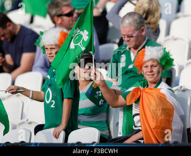 Olympiastadion, London, UK. 4. Oktober 2015. Rugby World Cup. Irland im Vergleich zu Italien. Fans vor dem Spiel Credit: Action Plus Sport/Alamy Live News Stockfoto