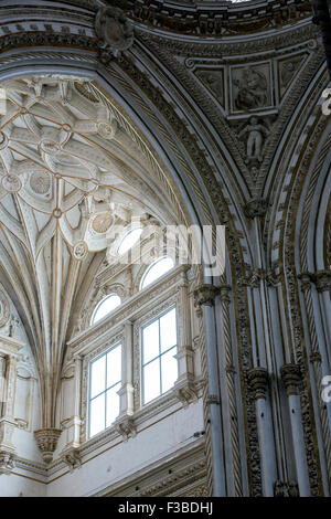 Córdoba, Spanien – 27. September 2015: Innenraum der Mezquita-Catedral, Detail des Daches des christlichen teils die Mezquita Cathed Stockfoto