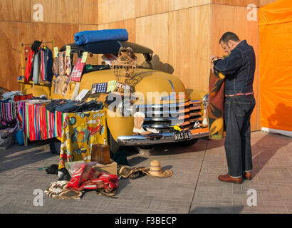 London, UK. 4. Oktober 2015. Oldtimer Boot Messe Kings Cross 10.04.15 Credit: Martyn Goddard/Alamy Live News Stockfoto