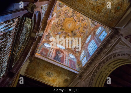 Córdoba, Spanien – 27. September 2015: Innenraum der Mezquita-Catedral, Detail des Daches des christlichen teils die Mezquita Cathed Stockfoto