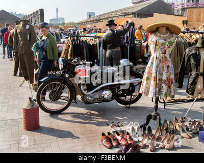 London, UK. 4. Oktober 2015. Oldtimer Boot Messe Kings Cross 10.04.15 Credit: Martyn Goddard/Alamy Live News Stockfoto