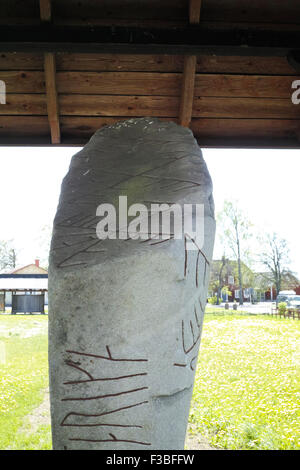 Rök runenstein Ög 136. ist eine der bekanntesten runestones, (Längste bekannte runic Inschrift in Stein). Östergötland, Schweden. Stockfoto