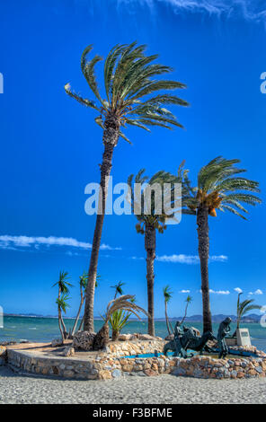 Statue von Fischer und Meerjungfrauen am Strand in Los Alcazares, Mar Menor, Murcia, Costa Calida, Süd Osten Spaniens Stockfoto