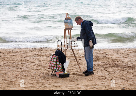 Bournemouth, Dorset, Großbritannien, 4. Oktober 2015. Künstler fängt die Schönheit der Bournemouth Meer und Küste am Strand von Bournemouth, Dorset, Großbritannien - Malerei auf der Staffelei. Credit: Carolyn Jenkins/Alamy leben Nachrichten Stockfoto