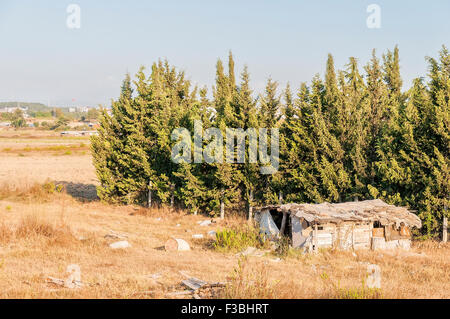 Eine verlassene Shanty-Haus befindet sich in der ländlichen Türkei. Stockfoto