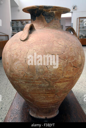 Ein großer Pithoid Glas ausgegraben, der Palast von König Nestor und jetzt im Museum in der nahe gelegenen Stadt von Hora. Stockfoto