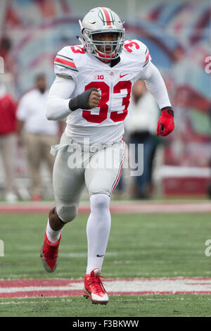 3. Oktober 2015: Ohio State Buckeyes Linebacker Dante Booker (33) in Aktion während der NCAA Football-Spiel zwischen den Ohio State Buckeyes und die Indiana Hoosiers im Memorial Stadium in Bloomington, Indiana. Ohio State Buckeyes gewann 34-27. Christopher Szagola/CSM Stockfoto