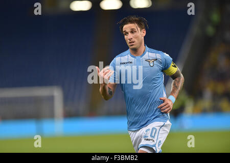 Rom, Italien. 4. Oktober 2015. Serie A Fußball. Lazio gegen Frosinone. Lucas Biglia während des Spiels © Action Plus Sport/Alamy Live News Stockfoto