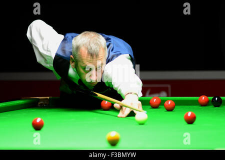 Snookerspieler Nigel Bond spielen in der 2015 International Championship Qualifikation, Barnsley, UK. Stockfoto