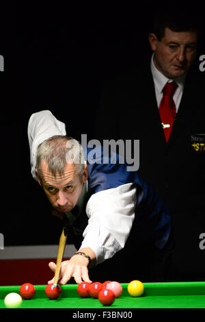 Snookerspieler Nigel Bond spielen in der 2015 International Championship Qualifikation, Barnsley, UK. Stockfoto