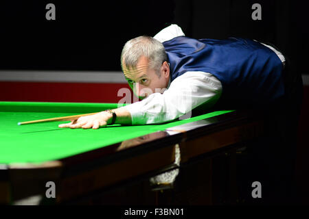 Snookerspieler Nigel Bond spielen in der 2015 International Championship Qualifikation, Barnsley, UK. Stockfoto