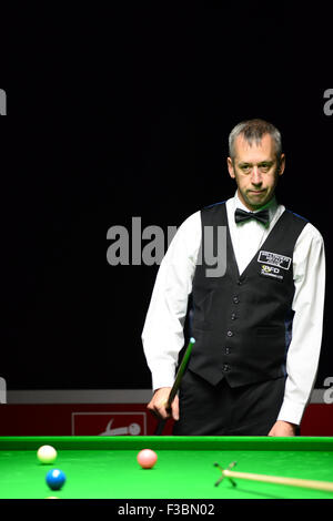 Snookerspieler Nigel Bond spielen in der 2015 International Championship Qualifikation, Barnsley, UK. Stockfoto