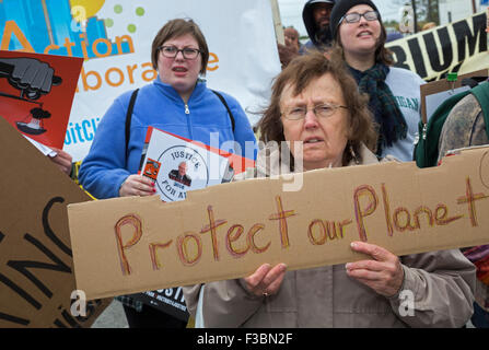 Der Detroit-Marsch für Gerechtigkeit, brachte die betroffenen über die Umwelt, rassische Gerechtigkeit und ähnliche Themen. Stockfoto