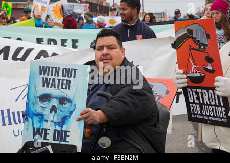 Der Detroit-Marsch für Gerechtigkeit, brachte die betroffenen über die Umwelt, rassische Gerechtigkeit und ähnliche Themen. Stockfoto