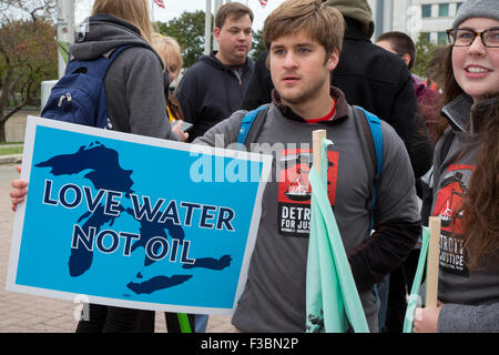 Der Detroit-Marsch für Gerechtigkeit, brachte die betroffenen über die Umwelt, rassische Gerechtigkeit und ähnliche Themen. Stockfoto