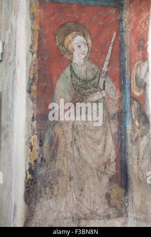 Die Heilige Katharina von Alexandria abgebildet in der mittelalterlichen Wandmalerei um 1400 in der Kirche die Darstellung der Jungfrau Maria des Dominikanerklosters in Ceske Budejovice, Südböhmen, Tschechien. Stockfoto