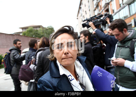 Italien, Pordenone: Serena Gasperini, Spezialist für Wissenschaft Forensik, technischer Berater der Anwalt der Familie der Ragone ankommen Stockfoto