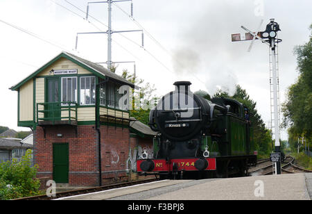 Peterborough England 3. Oktober 2015: Sobald die Website von der London and North Western Railway Woodston Locomotive Works, auf 2 stellen eine Auswahl an Waggons, die Teil der Fracht bilden die Plattform laufen und auf besondere events.days hat. Ein engagiertes Team Voluteer, wiederherstellen und Verschieben von Gebäuden, die Welland-Brücke wurde verlegt von Spalding einen eindrucksvollen Blick über die Station innen Rahmen ursprünglich aus Grassmore Junction März Starter Signal stammt aus Französisch fuhr Lincolnshire. Bildnachweis: Clifford Norton/Alamy Live-Nachrichten Stockfoto