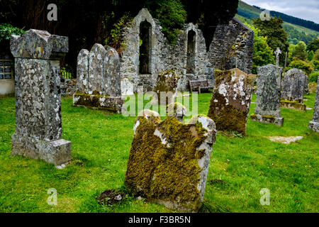 Alte Grabsteine in Balquhidder Kirk Friedhof in die Trossachs, Schottland Stockfoto