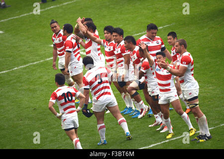 Milton Keynes, UK. 3. Oktober 2015. Gruppe (JPN) Rugby Team Japan: Japan-Spieler feiern nach dem Gewinn der 2015 Rugby World Cup Pool B Partie zwischen Samoa 5-26 Japan im Stadion MK in Milton Keynes, England. © Fernen Osten Presse/AFLO/Alamy Live-Nachrichten Stockfoto