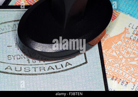 Australische Reisedokumente und Stempeln für die Einwanderung der Passkontrolle Stockfoto
