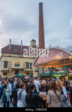 Plzeň, Tschechische Republik. 3. Oktober 2015. Teilnehmer des Pilsner Fest - jährliche Geburtstagsfeier des ersten Loses von Pilsner Urquell in Plzen Stadt. Pilsner Lager wurde von der Braumeister Josef Groll zum ersten Mal am 5. Oktober 1842 gebraut. Bildnachweis: Kpzfoto/Alamy Live-Nachrichten Stockfoto