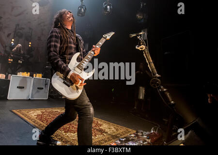 Detroit, Michigan, USA. 3. Oktober 2015. JAMES "MUNKY" SHAFFER von KORN, Durchführung auf die 20. Jubiläums-Tour bei The Fillmore in Detroit, MI am 3. Oktober 2015 © Marc Nader/ZUMA Draht/Alamy Live News Stockfoto