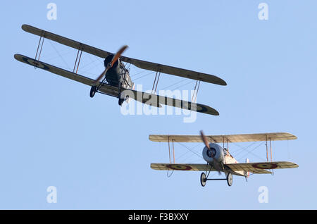 WW 1 Ebenen: Bristol F 2 B Fighter und Bristol Scout C Doppeldecker Anzeigen bei Shuttleworth Collection, Old Warden, Bedfordshire, Großbritannien. Credit: Antony Nessel/Alamy leben Nachrichten Stockfoto