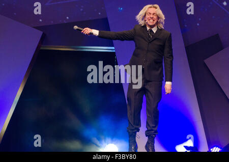 Sydney, Australien. 4. Oktober 2015. John Robertson beherbergt die Just'Cos Cosplay-Wettbewerb am Finaltag der EB-Expo im Sydney Olympic Park stattfand. Bildnachweis: Mjmediabox/Alamy Live-Nachrichten Stockfoto