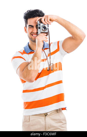 Hübscher junger Mann mit einem Vintage-Kamera, über grauen Hintergrund isoliert fotografieren Stockfoto