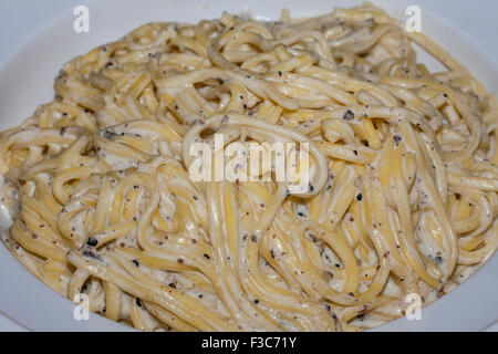 italienische Pasta mit Trüffeln, Taglierini mit Trüffeln souce Stockfoto