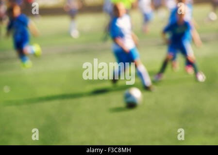 Kinder spielen Fußball, streut verwischen Sport Hintergrundbild Stockfoto