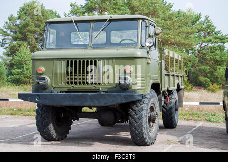 Goncharovskoe, Ukraine - 16. September 2010: Armee 4 x 4 LKW GAZ-66 Stockfoto