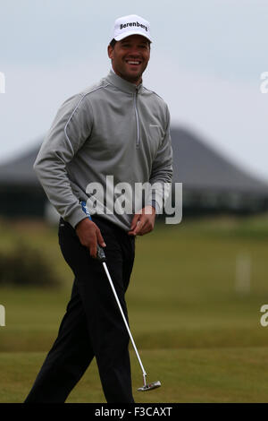 St. Andrews, Schottland. 4. Oktober 2015. Alfred Dunhill Links Golf Michael Ballack auf der grünen Straße Loch Credit: Action Plus Sport/Alamy Live News Stockfoto